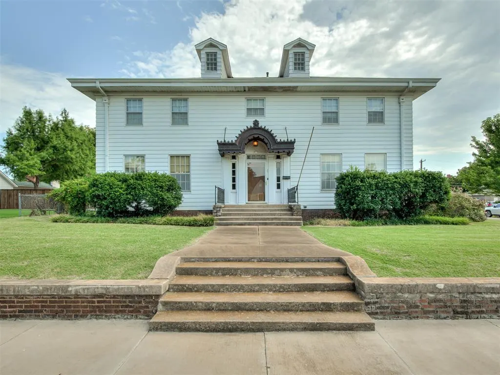 Front exterior — 701 E Noble Avenue, Guthrie, OK 73044