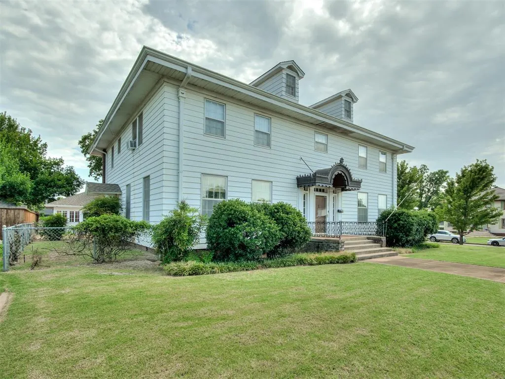 Photo 2 — 701 E Noble Avenue, Guthrie, OK 73044