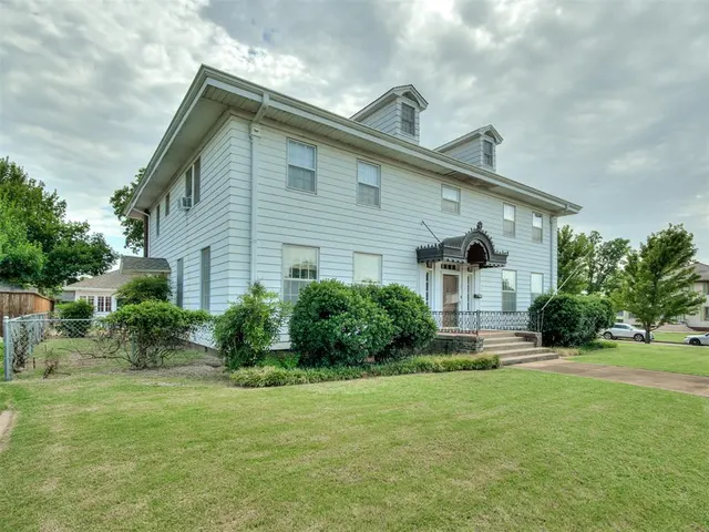 Photo 2 — 701 E Noble Avenue, Guthrie, OK 73044