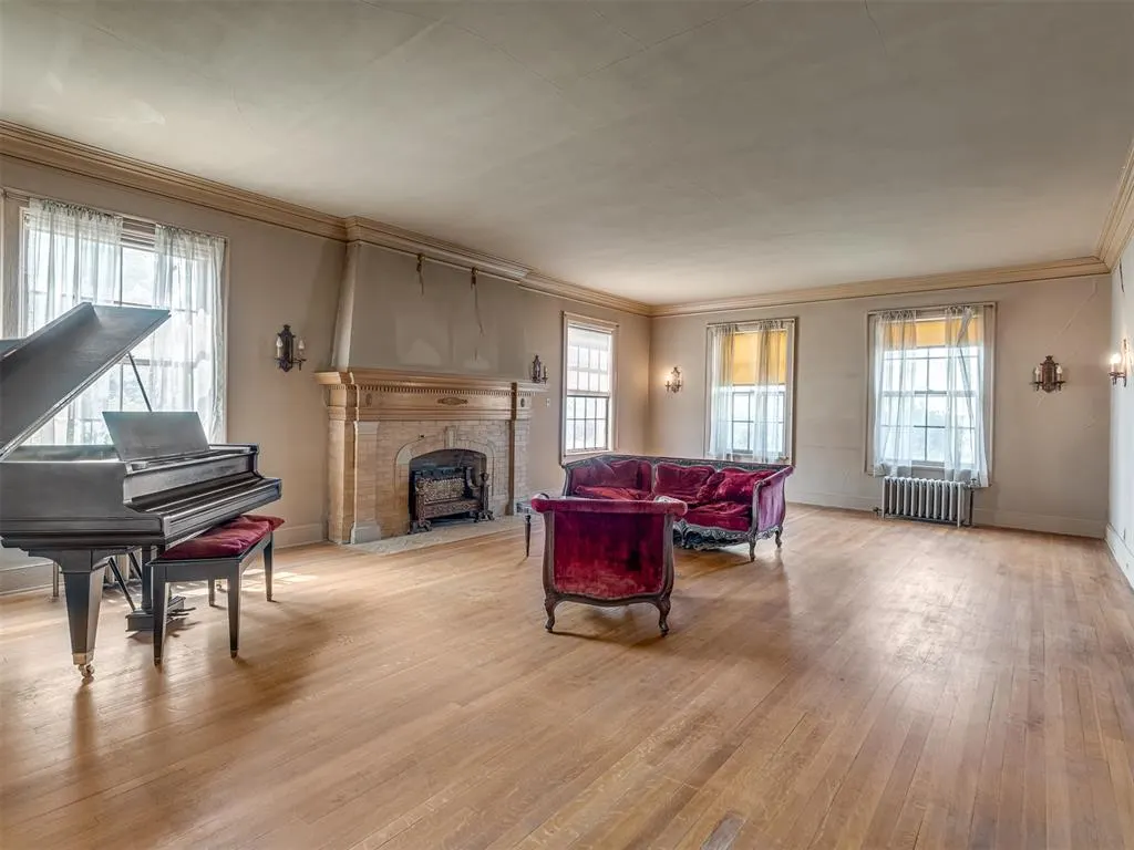 Photo 9 — 701 E Noble Avenue, Guthrie, OK 73044