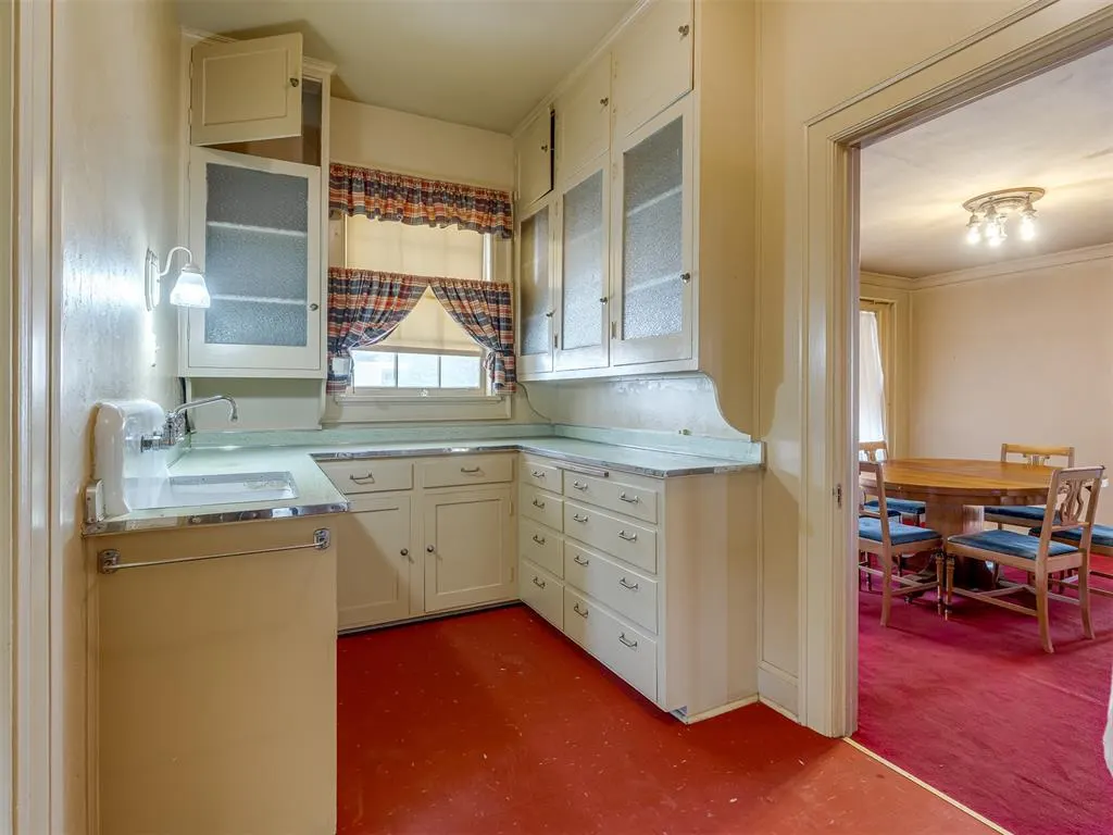 Photo 12 — 701 E Noble Avenue, Guthrie, OK 73044