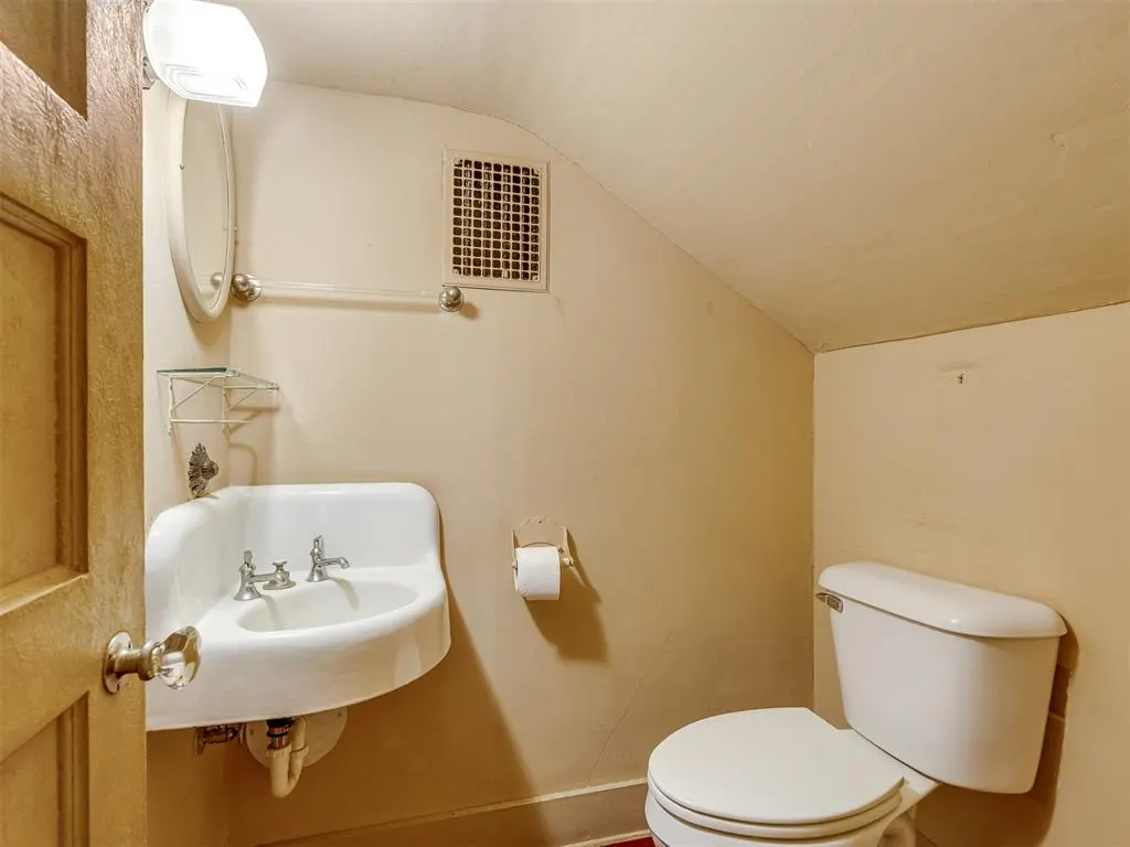 Photo 18 — 701 E Noble Avenue, Guthrie, OK 73044