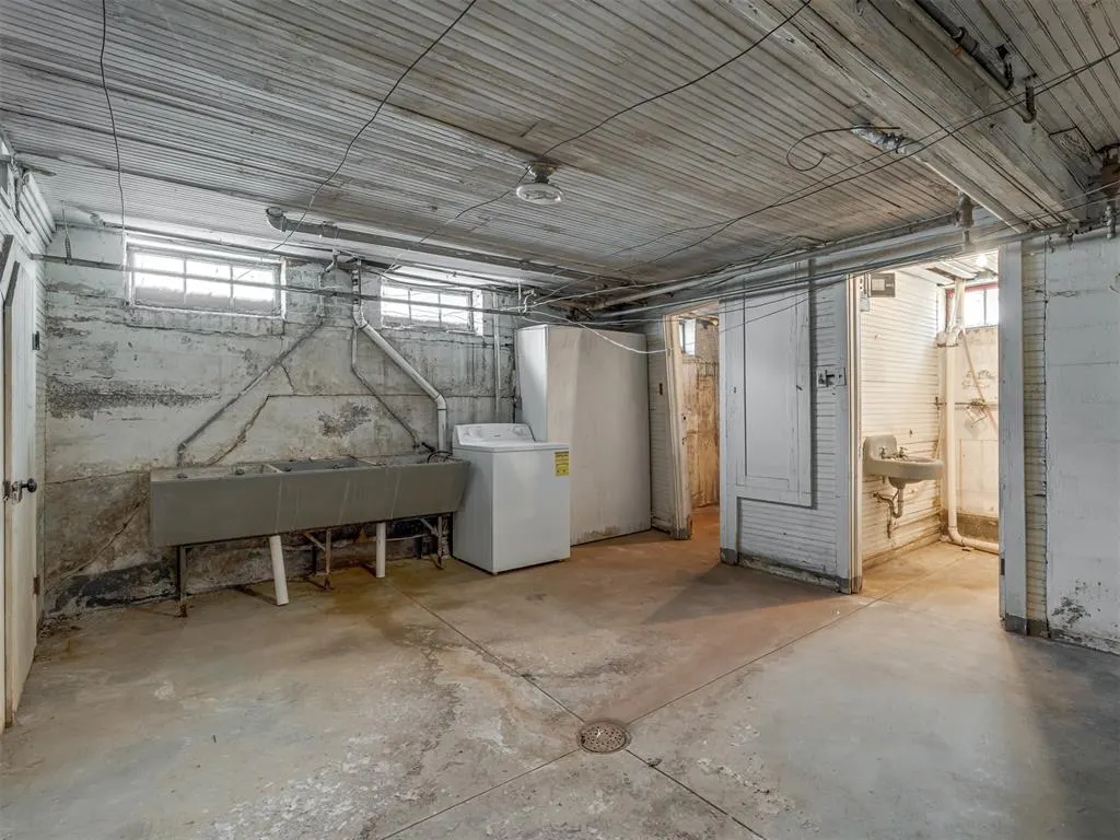 Photo 37 — 701 E Noble Avenue, Guthrie, OK 73044