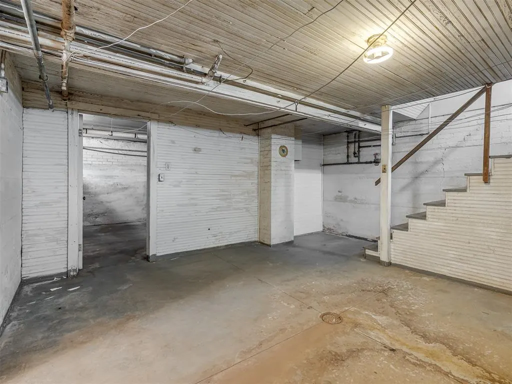 Photo 38 — 701 E Noble Avenue, Guthrie, OK 73044