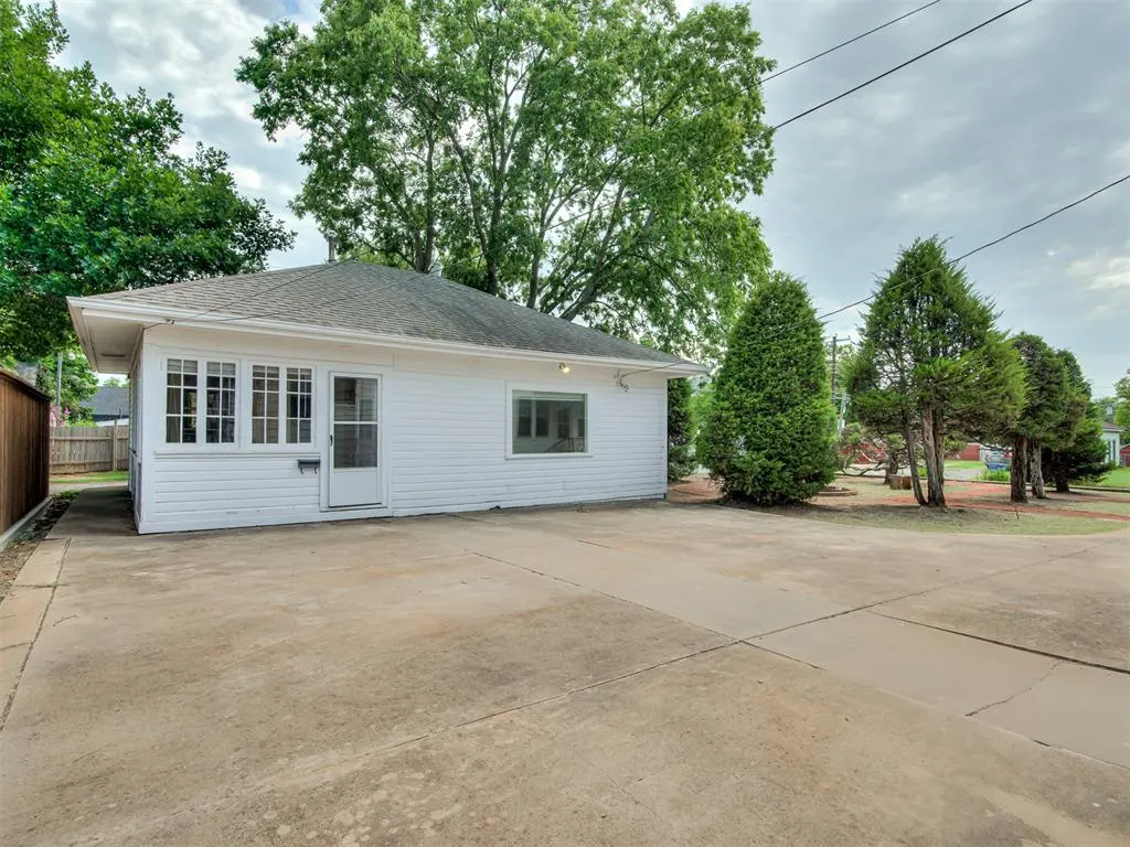 Photo 39 — 701 E Noble Avenue, Guthrie, OK 73044