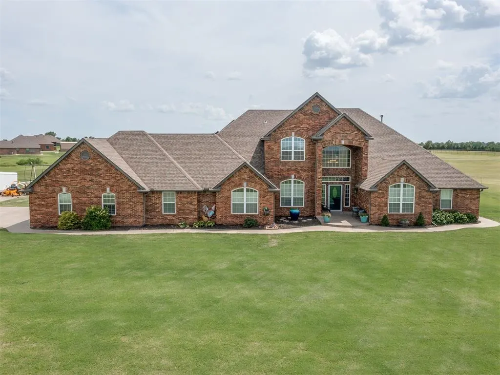 Front exterior — 921 Hannah Dr, Tuttle, OK 73089