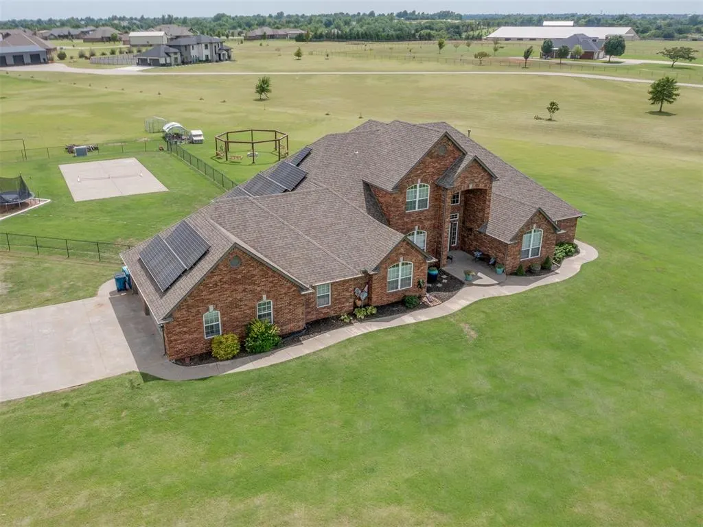 Photo 2 — 921 Hannah Dr, Tuttle, OK 73089