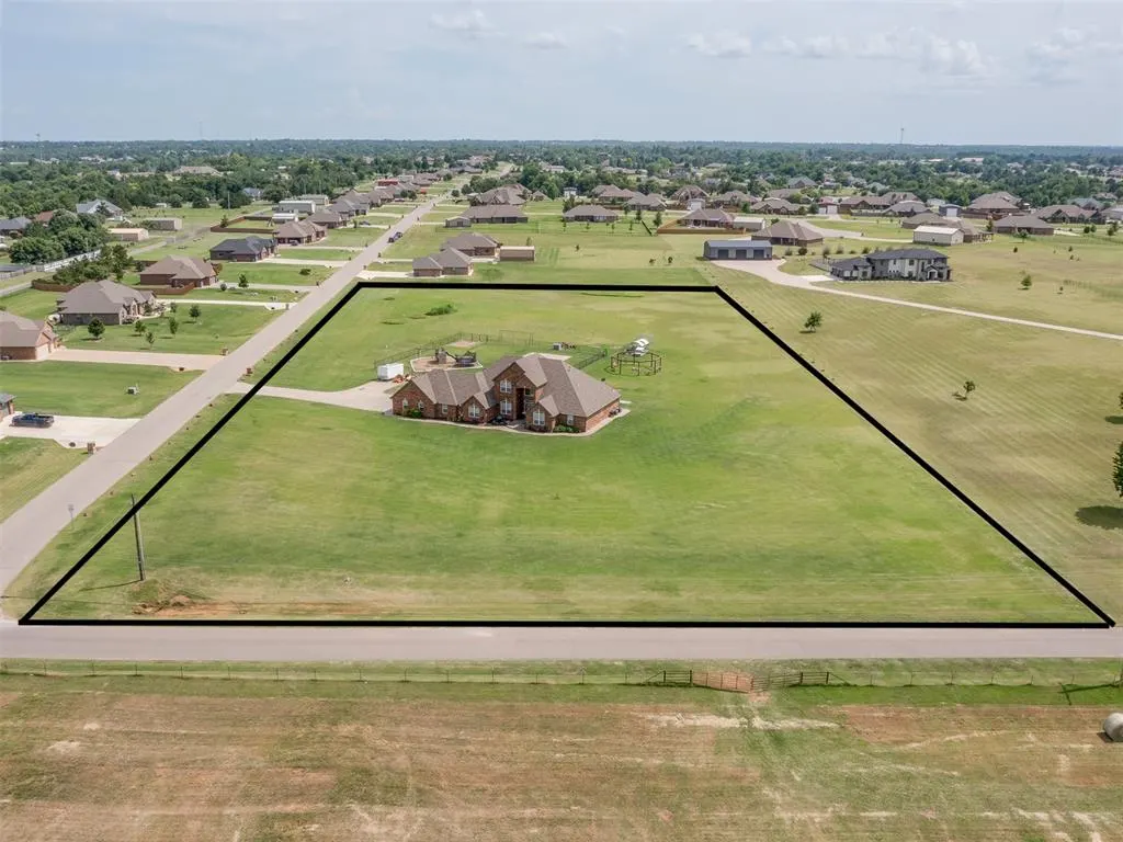 Photo 3 — 921 Hannah Dr, Tuttle, OK 73089