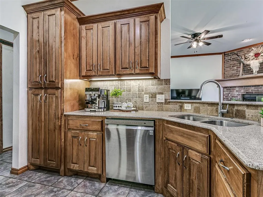 Photo 11 — 18900 Pawnee Creek Road, Cashion, OK 73016