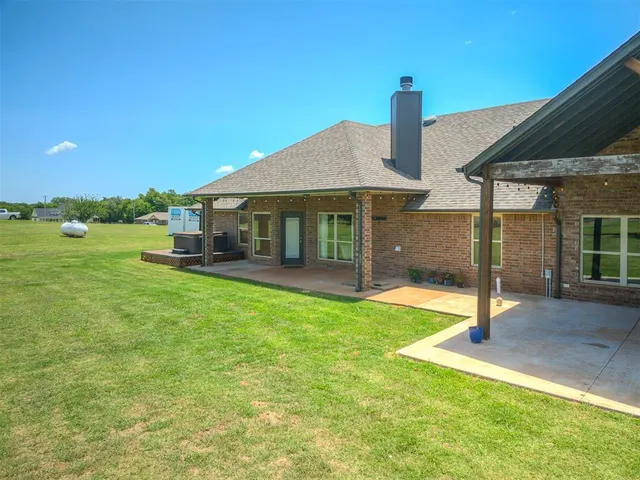Photo 3 — 18900 Pawnee Creek Road, Cashion, OK 73016
