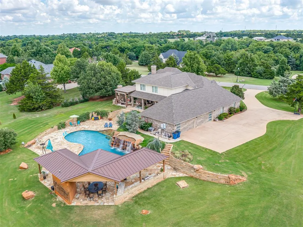 Photo 3 — 19355 Sportsman Road, Edmond, OK 73012