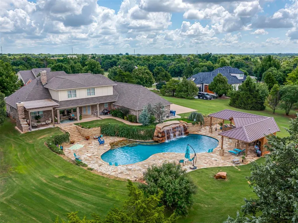 Photo 4 — 19355 Sportsman Road, Edmond, OK 73012