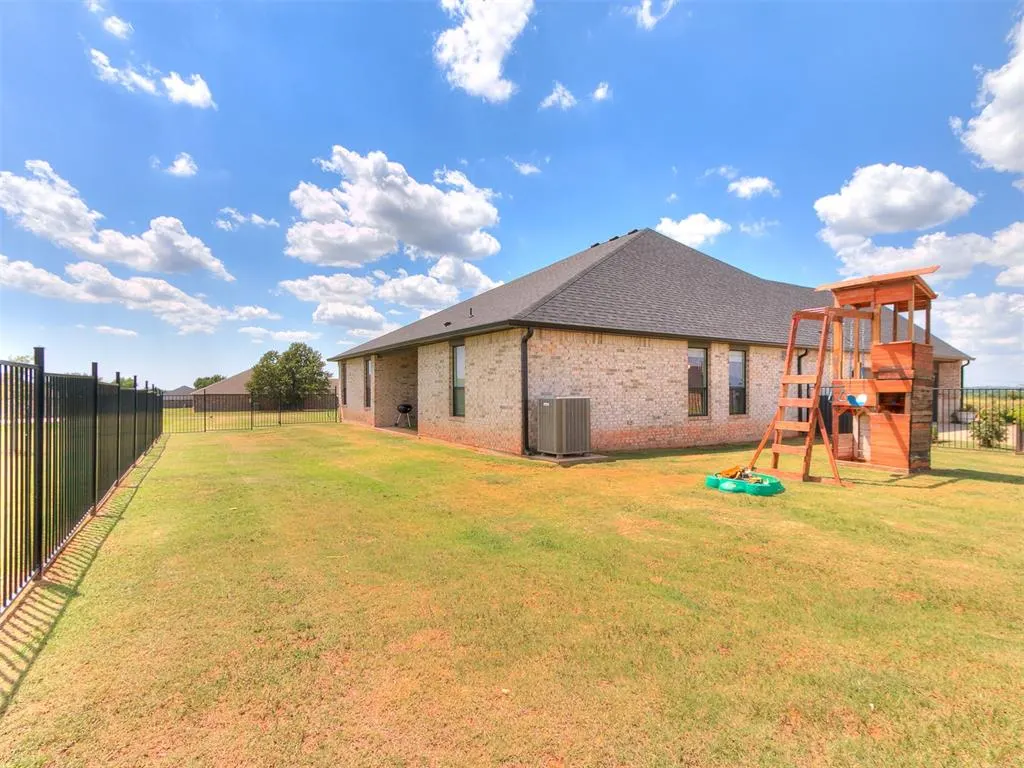 Photo 3 — 2255 Jackson Lane, Blanchard, OK 73010