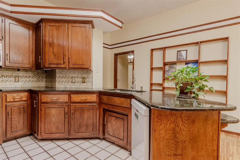 Photo 13 — 9809 S Brookline Avenue, Oklahoma City, OK 73159