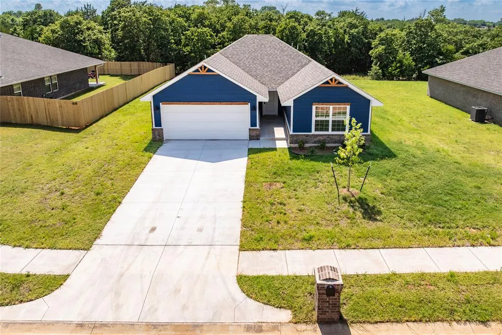 Front exterior — 4616 Lincoln Landing, Harrah, OK 73045