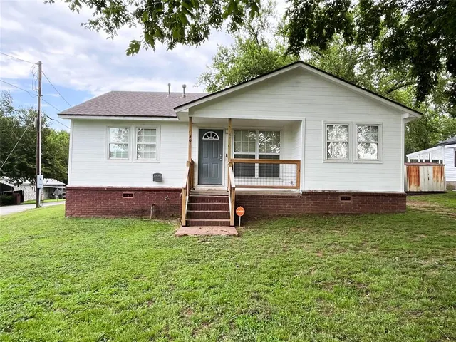 Front exterior — 401 S 21st Street, Collinsville, OK 74021