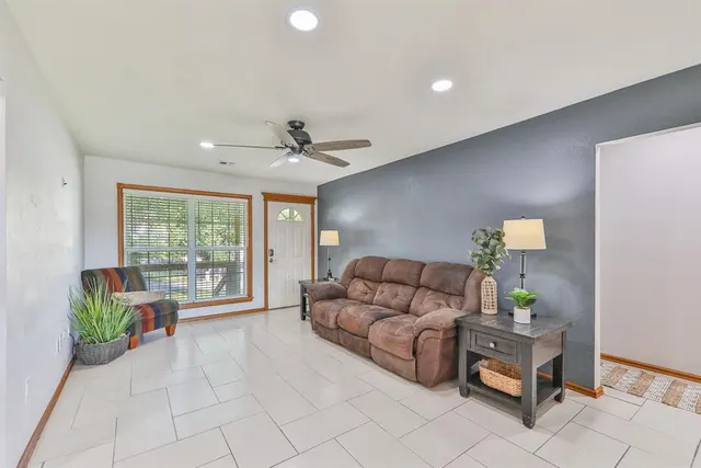 Photo 4 — 401 S 21st Street, Collinsville, OK 74021