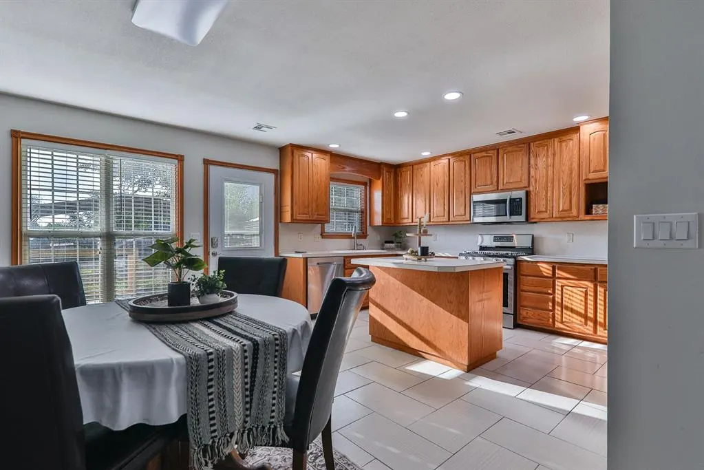 Photo 5 — 401 S 21st Street, Collinsville, OK 74021
