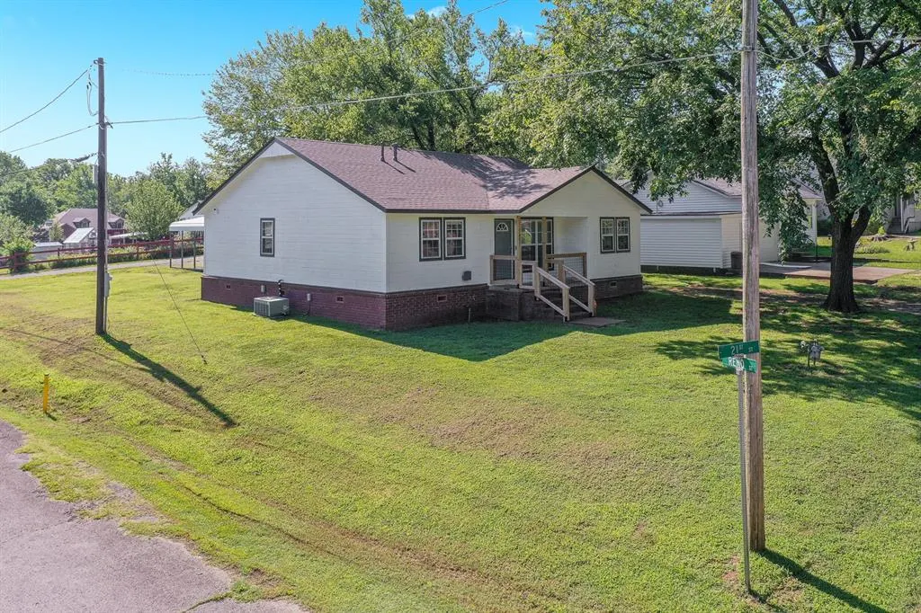 Photo 43 — 401 S 21st Street, Collinsville, OK 74021
