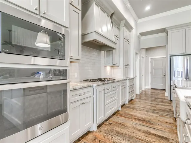 Photo 6 — 4304 Bridge Wood Lane, Oklahoma City, OK 73179