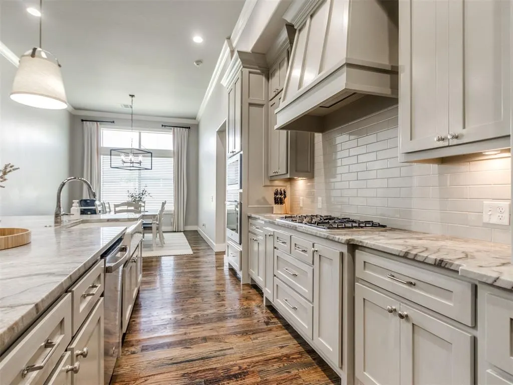 Photo 8 — 4304 Bridge Wood Lane, Oklahoma City, OK 73179