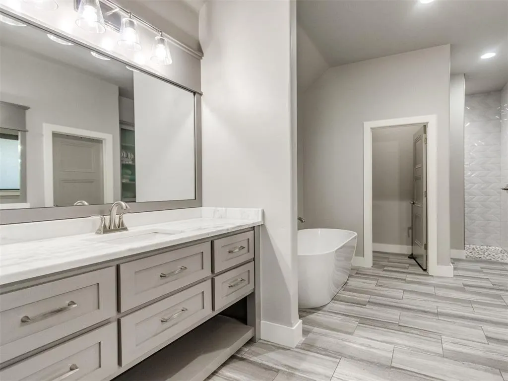 Photo 18 — 4304 Bridge Wood Lane, Oklahoma City, OK 73179
