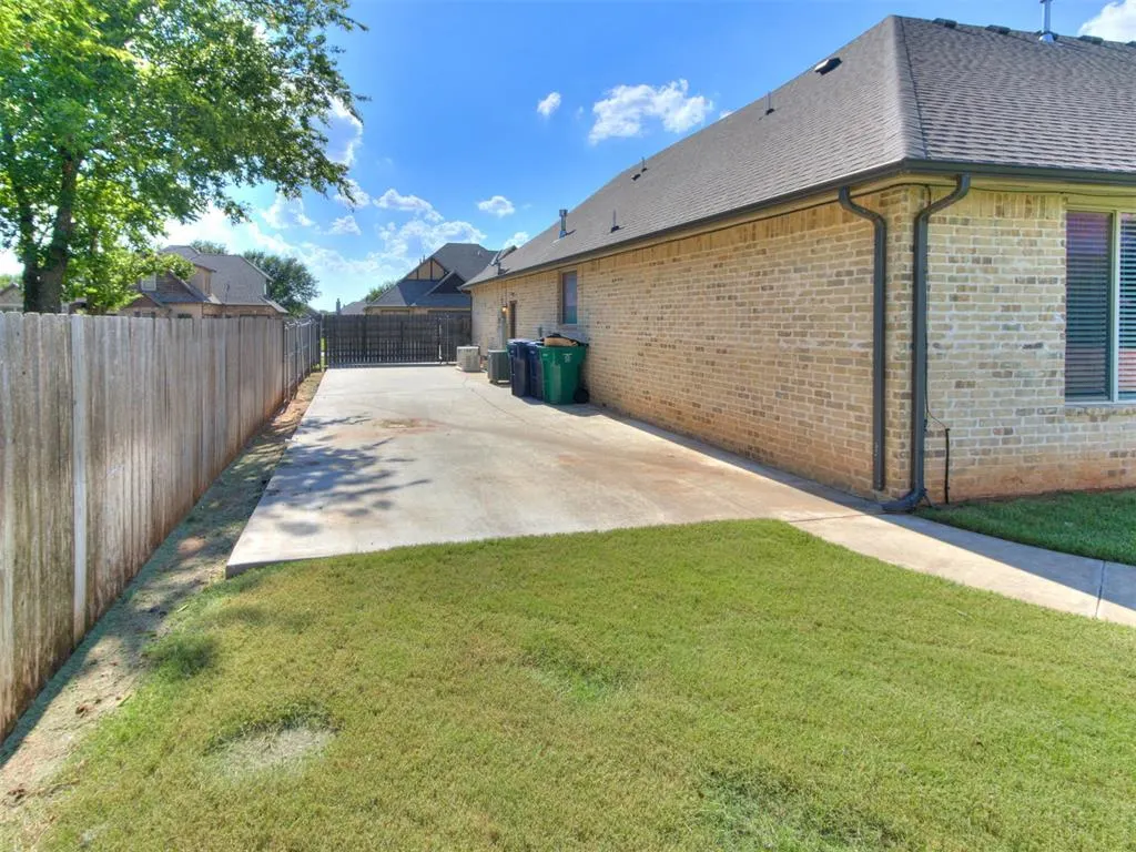Photo 36 — 4304 Bridge Wood Lane, Oklahoma City, OK 73179