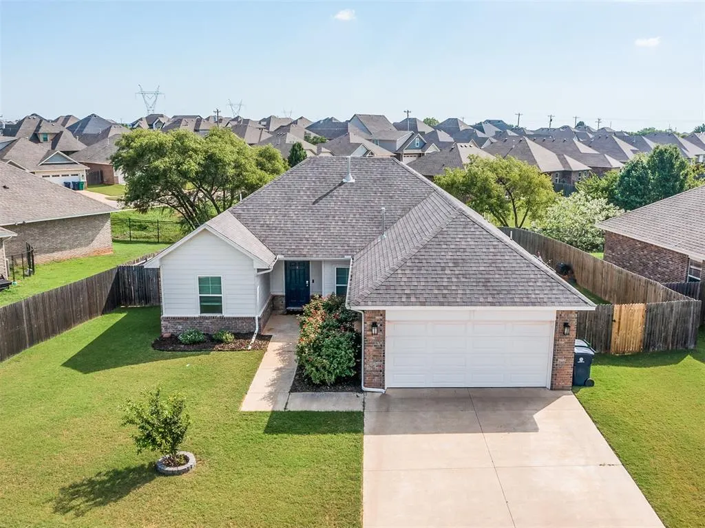 Photo 2 — 14336 Peach Tree Drive, Yukon, OK 73099
