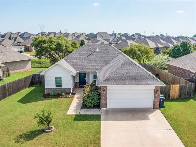 Photo 2 — 14336 Peach Tree Drive, Yukon, OK 73099