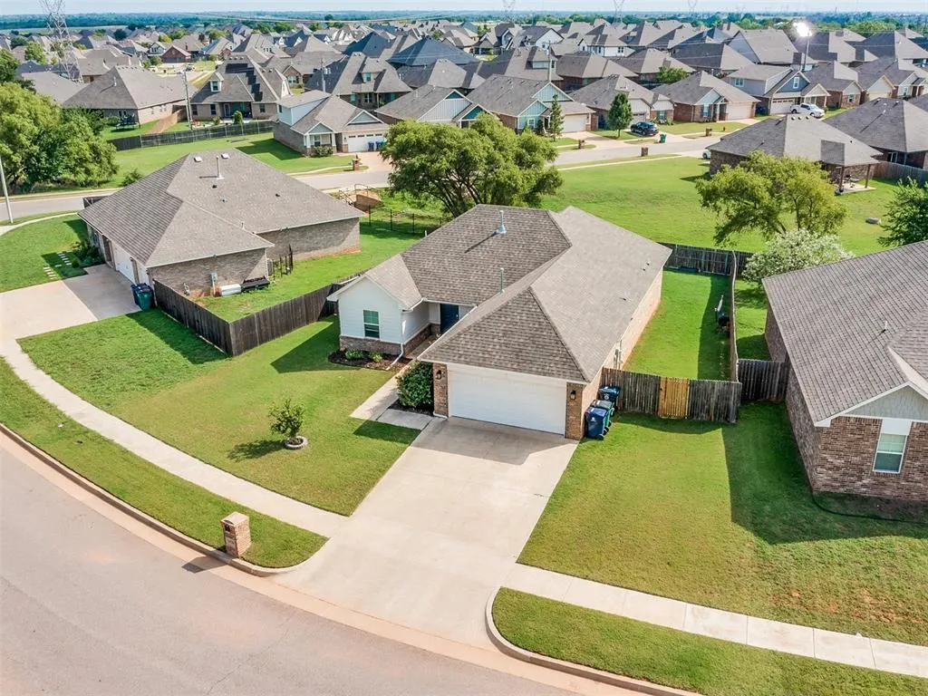 Photo 3 — 14336 Peach Tree Drive, Yukon, OK 73099