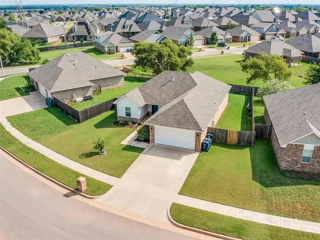 Photo 3 — 14336 Peach Tree Drive, Yukon, OK 73099