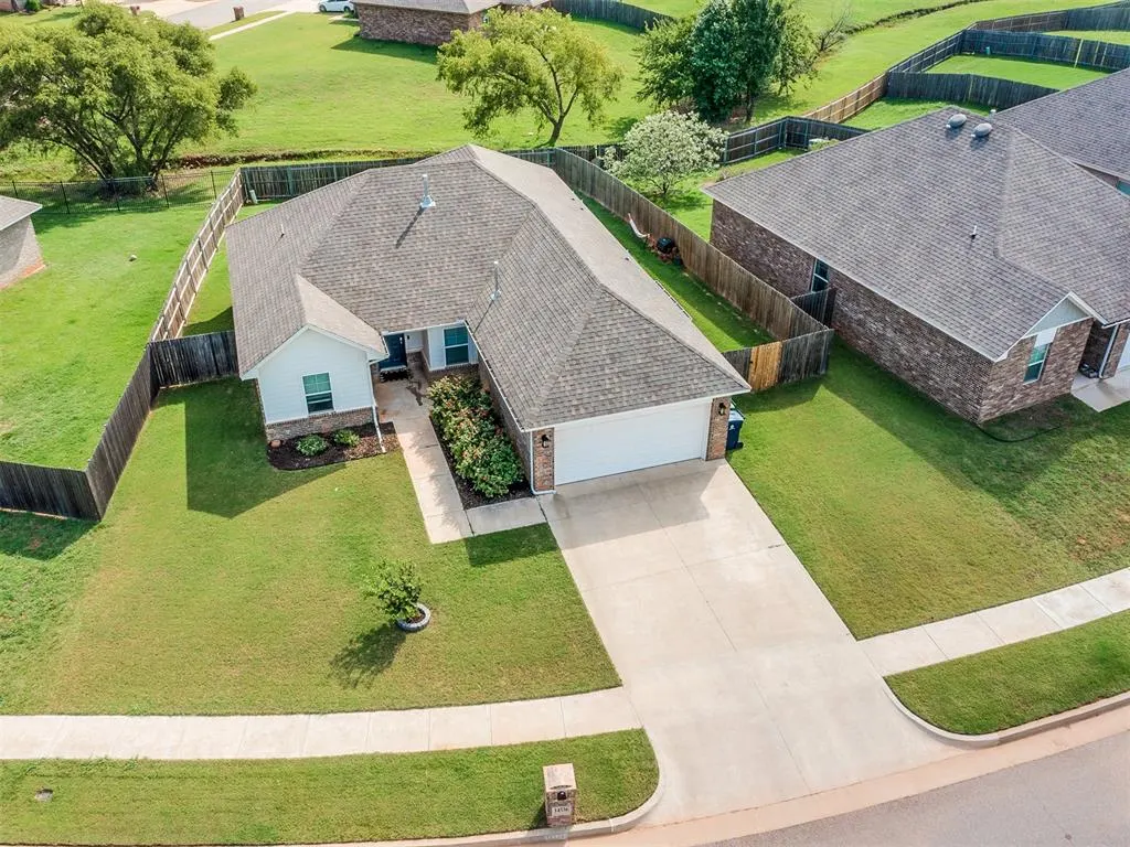 Photo 4 — 14336 Peach Tree Drive, Yukon, OK 73099