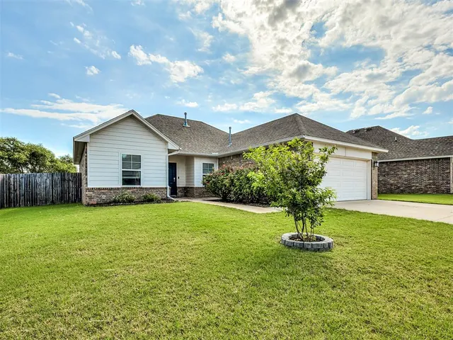 Photo 7 — 14336 Peach Tree Drive, Yukon, OK 73099