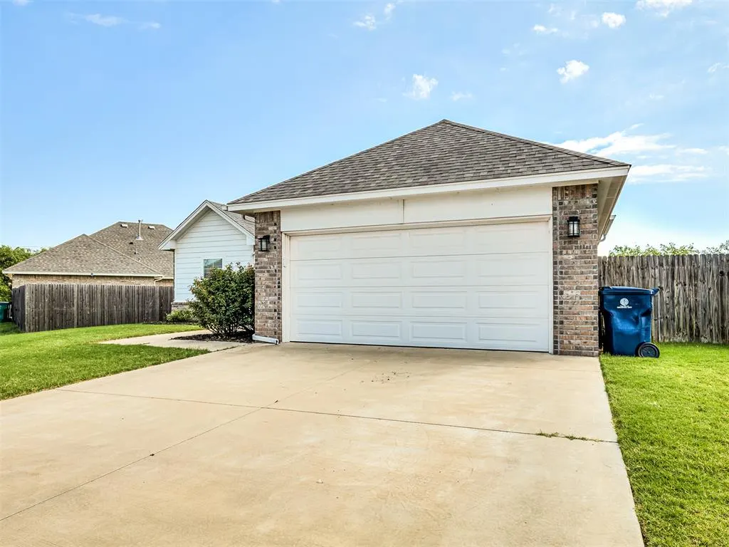 Photo 8 — 14336 Peach Tree Drive, Yukon, OK 73099