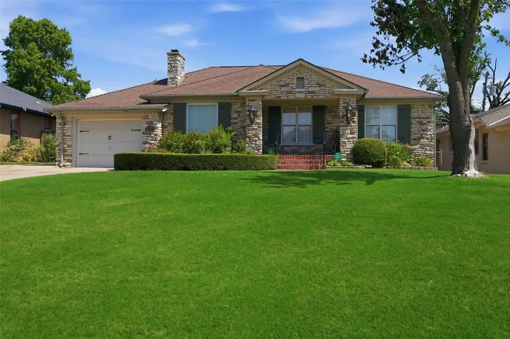 Photo 3 — 1205 Marlboro Lane, Nichols Hills, OK 73116