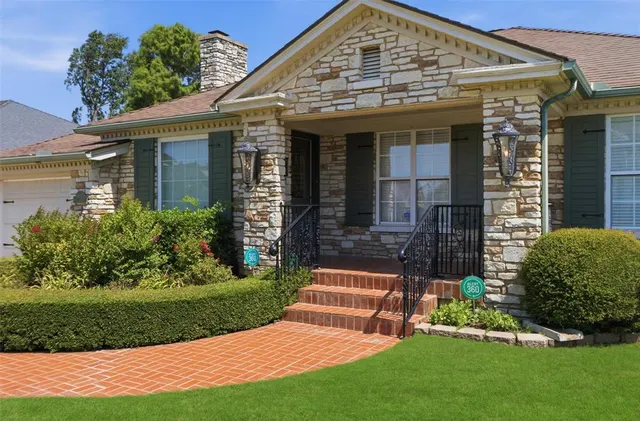 Photo 6 — 1205 Marlboro Lane, Nichols Hills, OK 73116