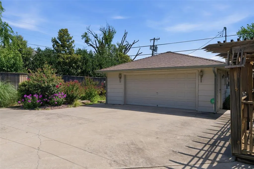 Photo 10 — 1205 Marlboro Lane, Nichols Hills, OK 73116