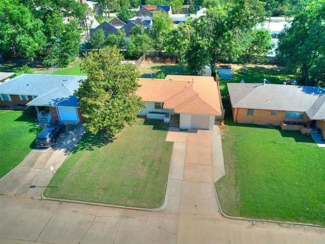 Photo 3 — 1304 Barbour Street, Norman, OK 73069