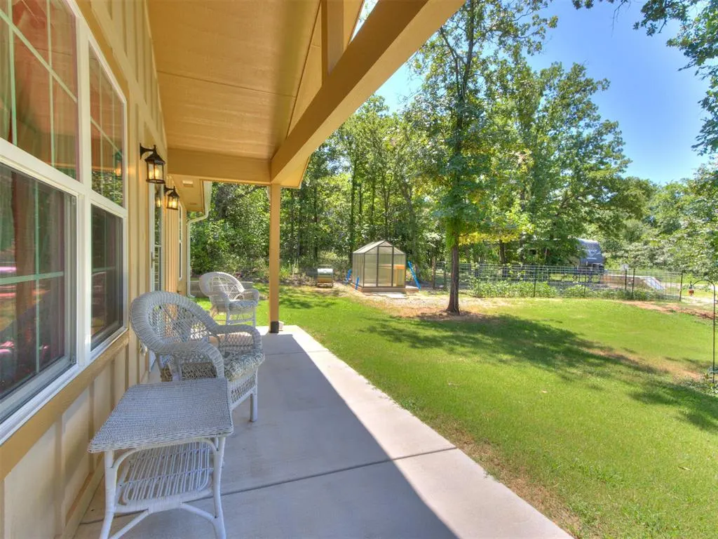 Photo 2 — 16802 Creek Valley Lane, Newalla, OK 74857