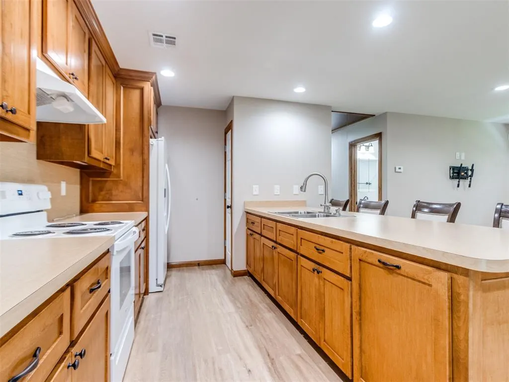 Photo 15 — 16802 Creek Valley Lane, Newalla, OK 74857