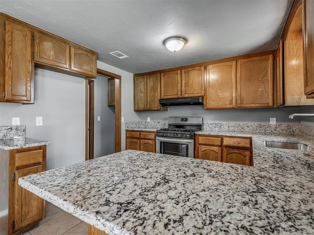 Photo 7 — 1101 Teal Place, Edmond, OK 73003