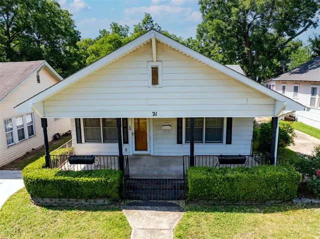 Photo 2 — 21 E Severn Street, Shawnee, OK 74801