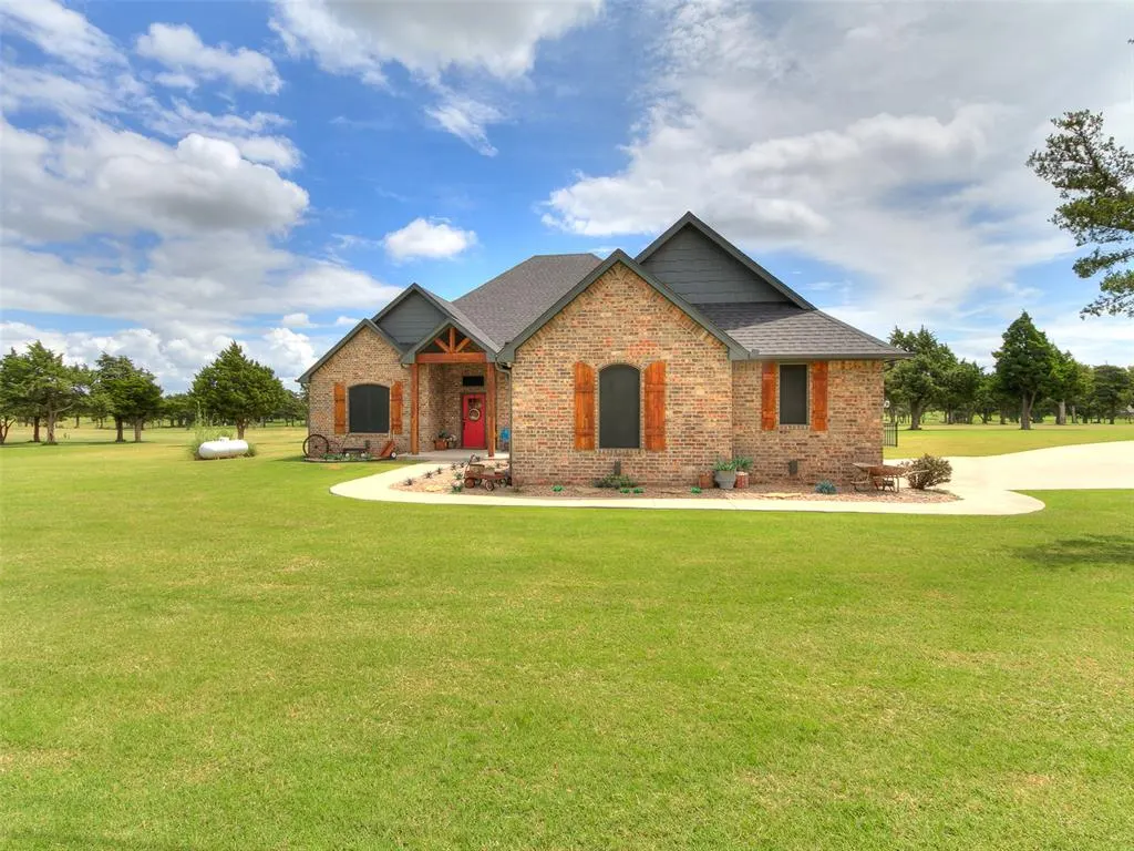 Front exterior — 2040 S May Avenue, Guthrie, OK 73044