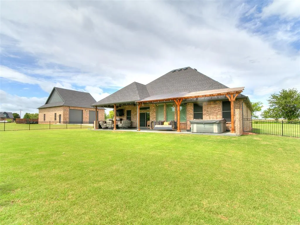Photo 6 — 2040 S May Avenue, Guthrie, OK 73044