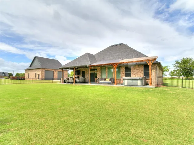 Photo 6 — 2040 S May Avenue, Guthrie, OK 73044