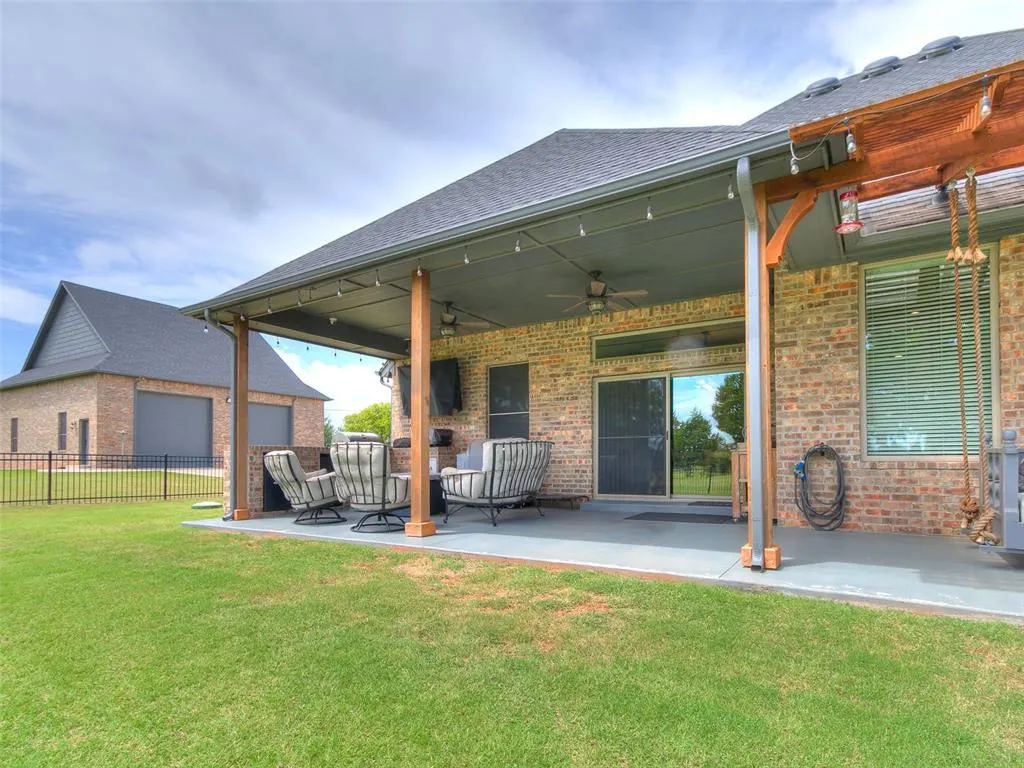 Photo 7 — 2040 S May Avenue, Guthrie, OK 73044