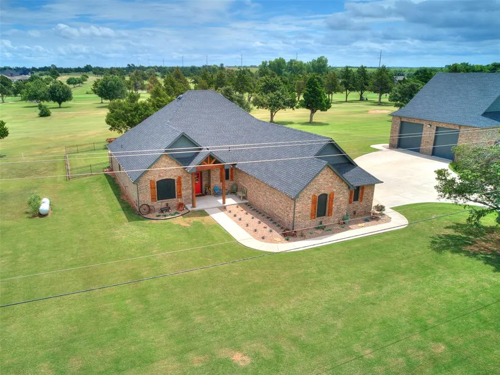 Photo 9 — 2040 S May Avenue, Guthrie, OK 73044