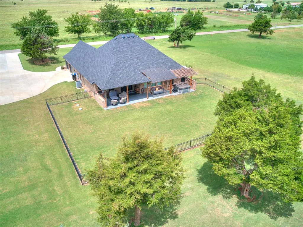 Photo 10 — 2040 S May Avenue, Guthrie, OK 73044