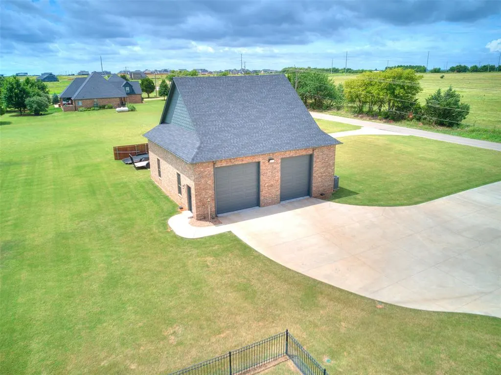 Photo 12 — 2040 S May Avenue, Guthrie, OK 73044