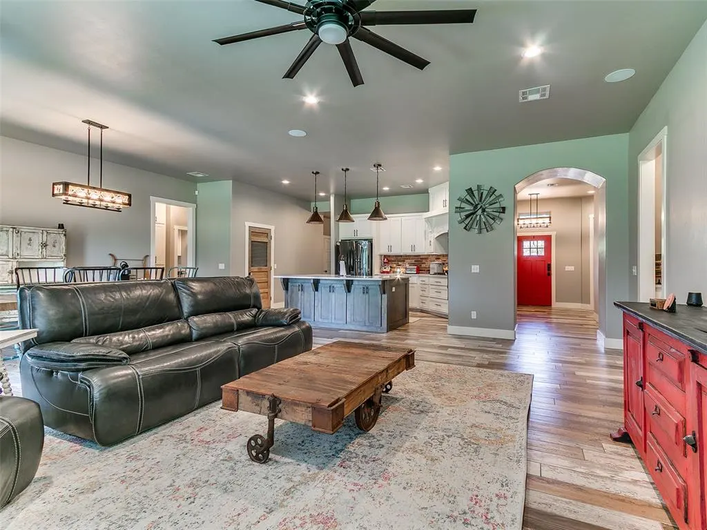 Photo 17 — 2040 S May Avenue, Guthrie, OK 73044